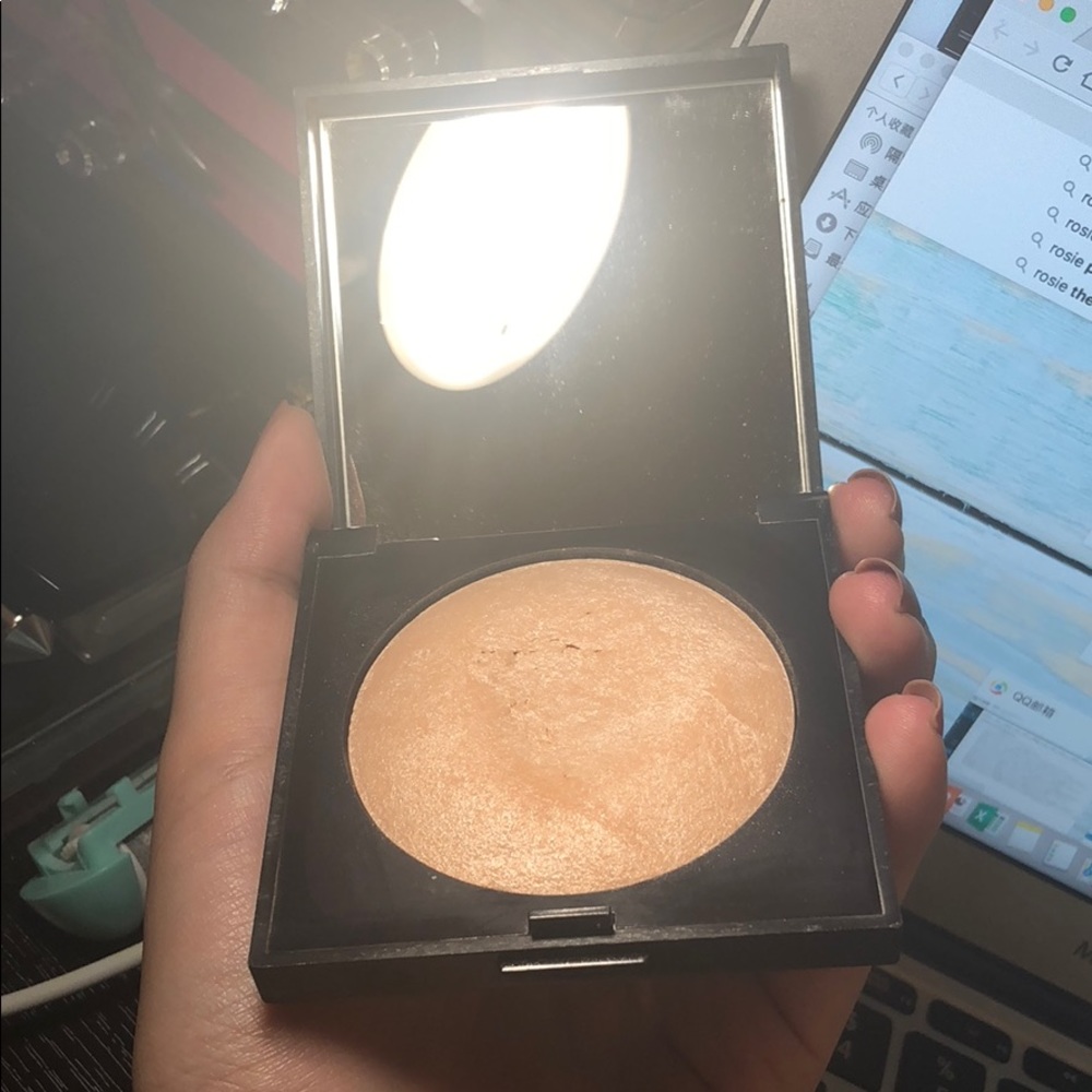 Laura Mercier highlight powder #01
